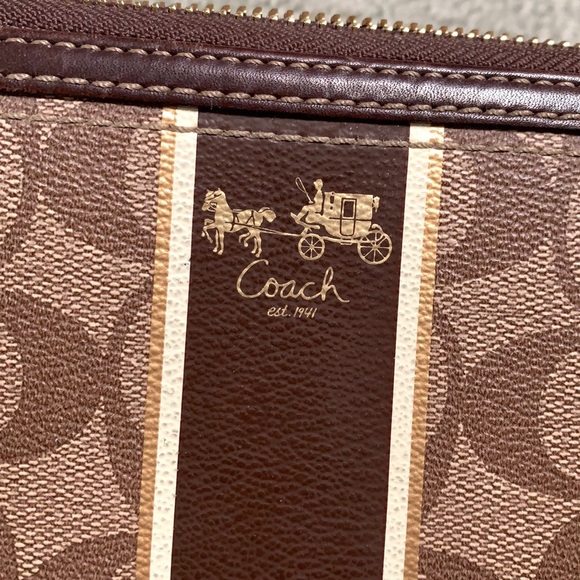 Coach wallet EUC - Picture 2 of 9